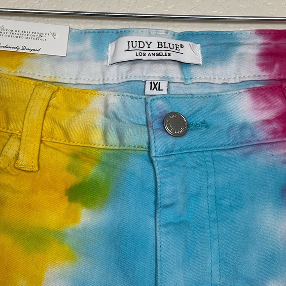 Judy Blue “snow cone” denim shorts, size 1X - Picture 3 of 4